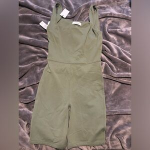 Aritzia and size small